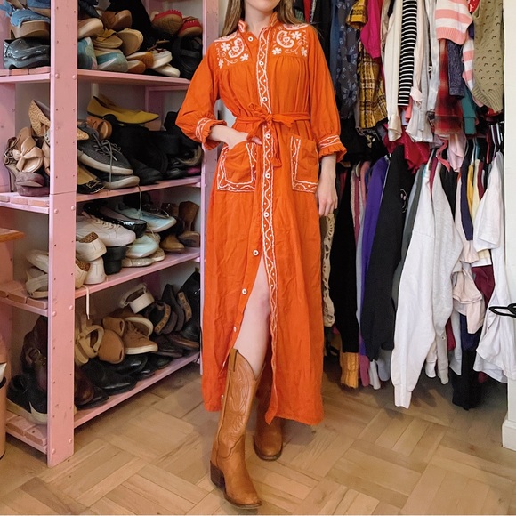 Vintage 1970s Embroidered Button-Front Pocket Maxi House Dress - Picture 3 of 8